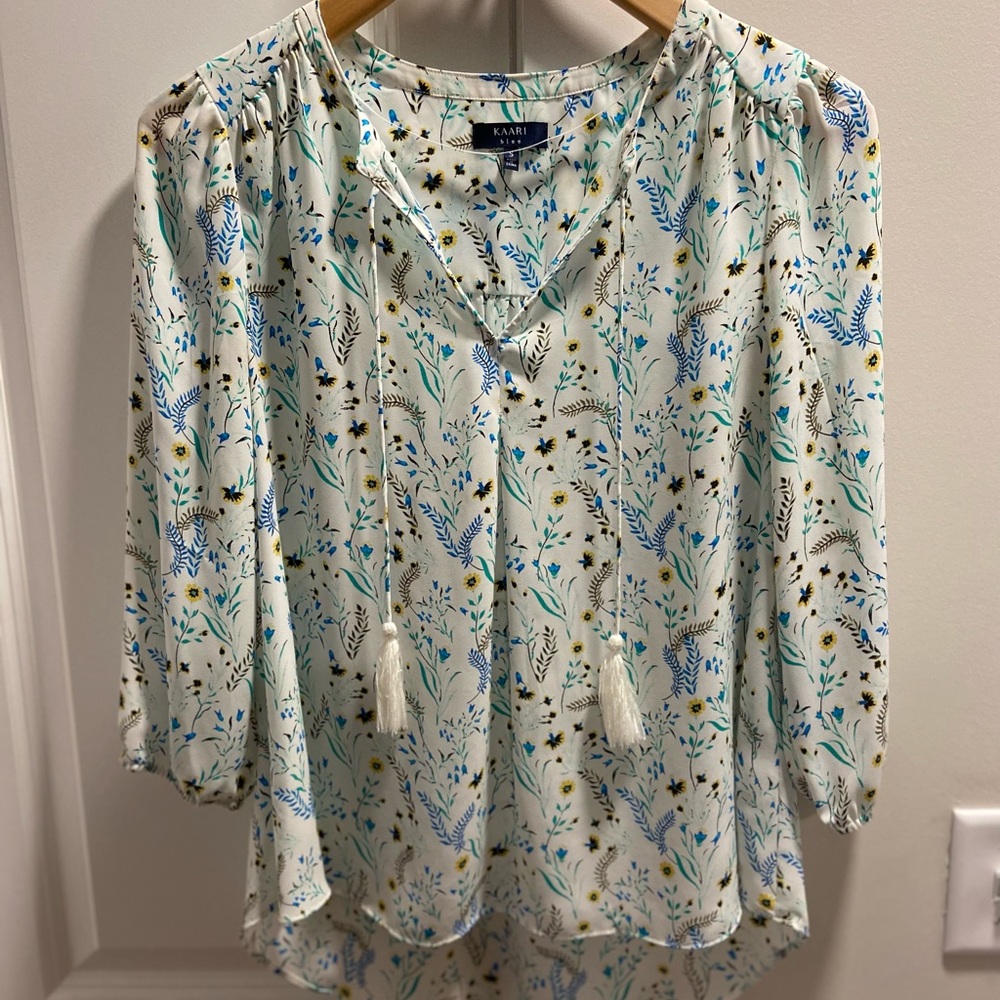 Like New Kaari blue top Sz Small